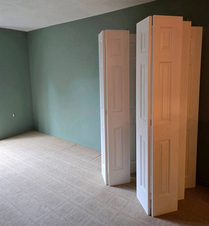 Room finished in Venetian plaster